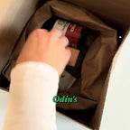 Produktfilm: Odin's Spear örtdroppar från Pure Viking packas upp och doseras med pipett i ett glas vatten