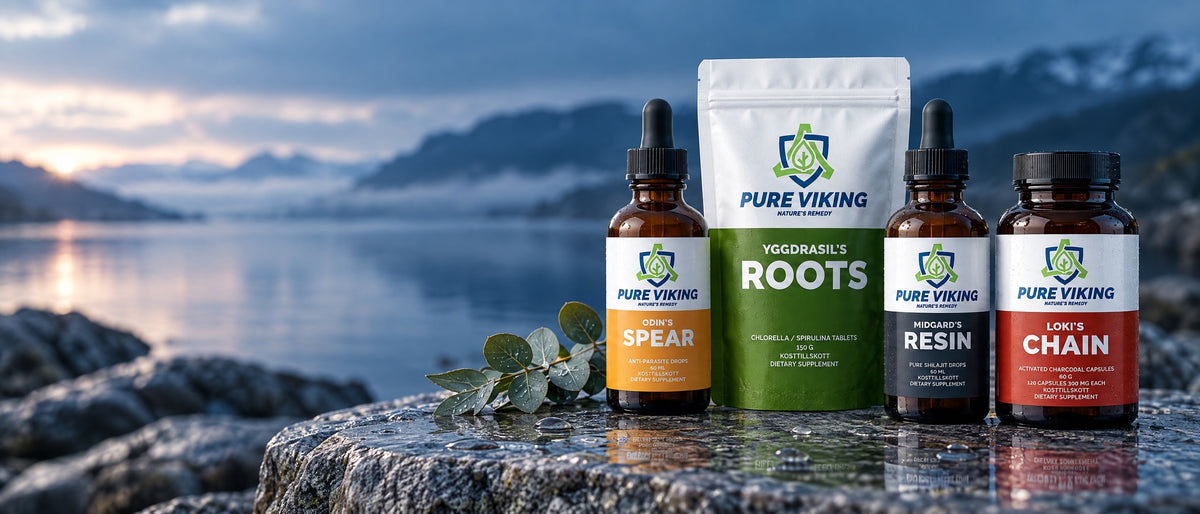 Pure Vikings fyra produkter på en stenhäll vid en nordisk fjällsjö